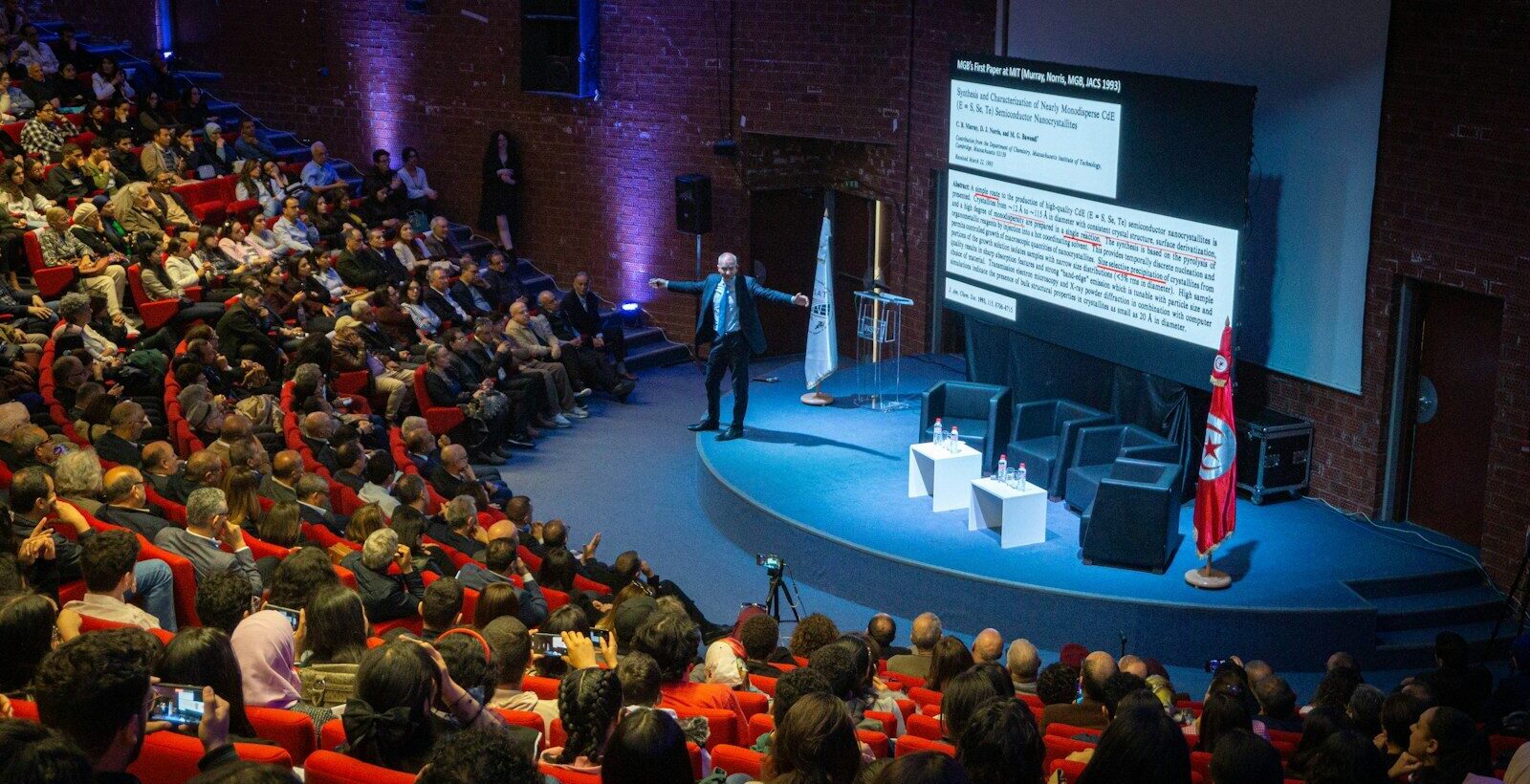 Auditorio lleno durante un congreso, ejemplo de turismo MICE