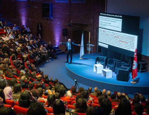 Auditorio lleno durante un congreso, ejemplo de turismo MICE